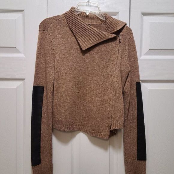 BCBGMaxazria Cropped Sweater‎ Jacket - Picture 2 of 11